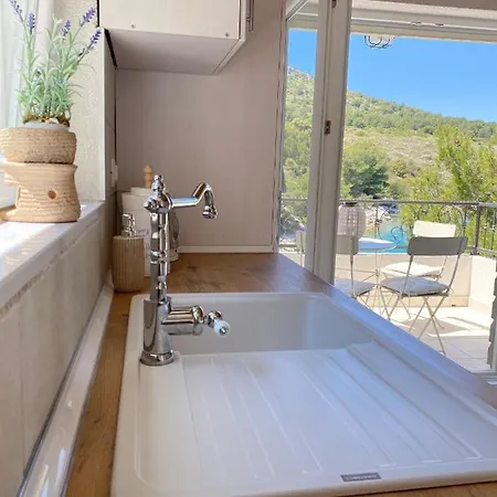 “levina”new Build House,otok Zut,kornati Дом отдыха Муртер