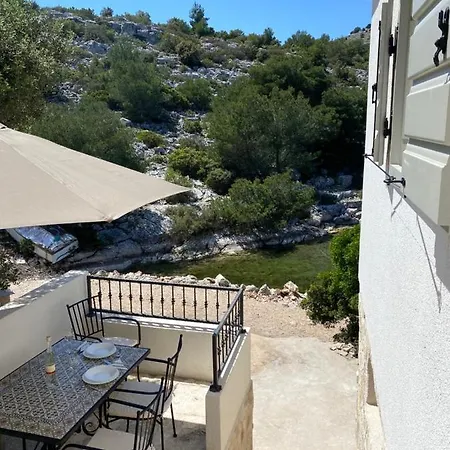 “levina”new Build House,otok Zut,kornati Дом отдыха Муртер
